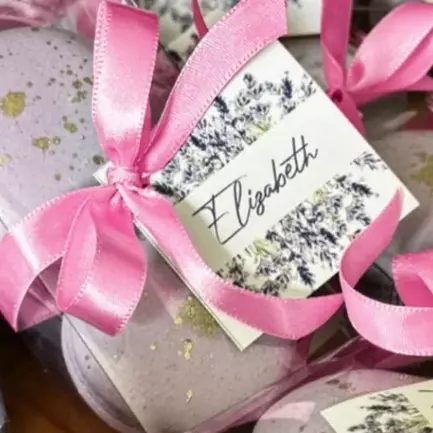 Macaron com caixinha e lacinho