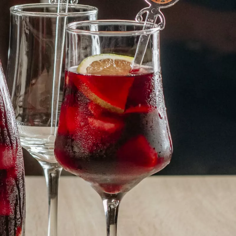 Copa de sangría con vino Lambrusco