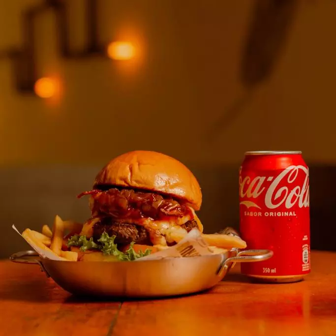 Double + Fritas P + Bebidas