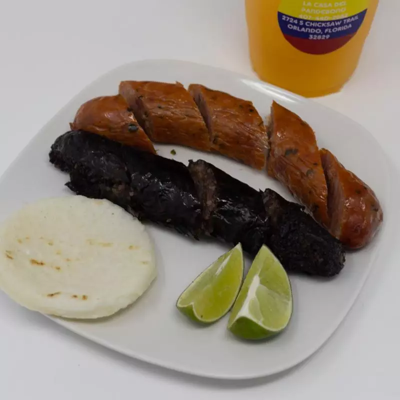 Chorizo Con arepa