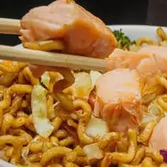 Yakisoba Salmão