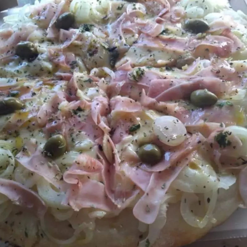 • Pizza Fugazetta con Jamón