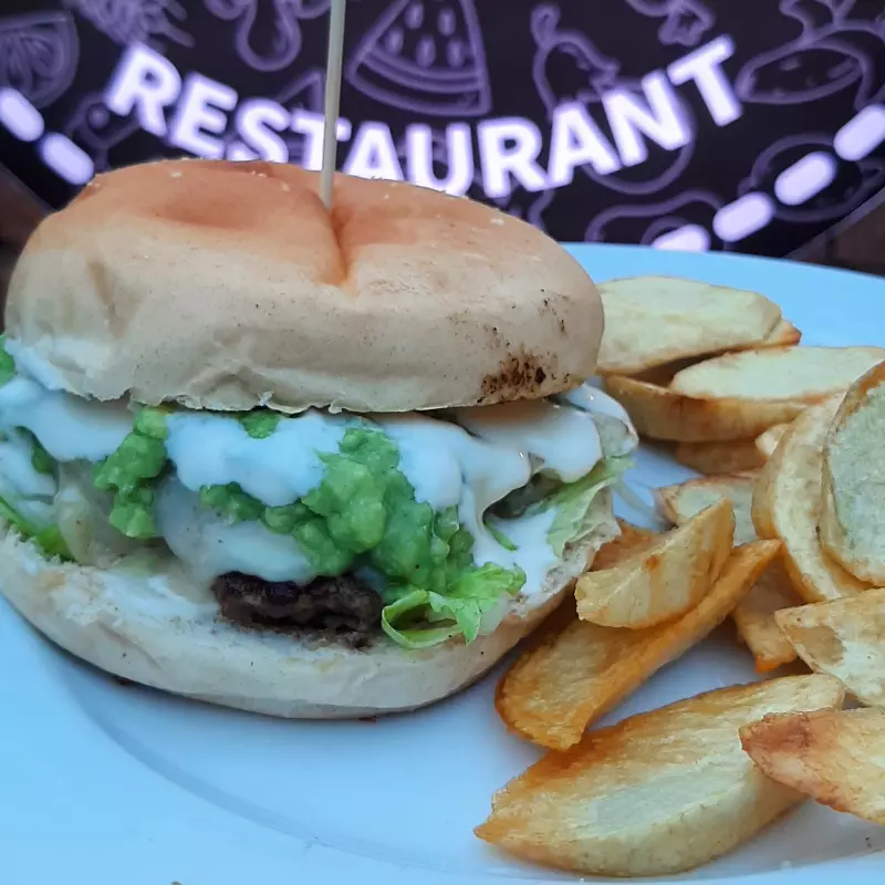 Hamburguesa especial $9.500