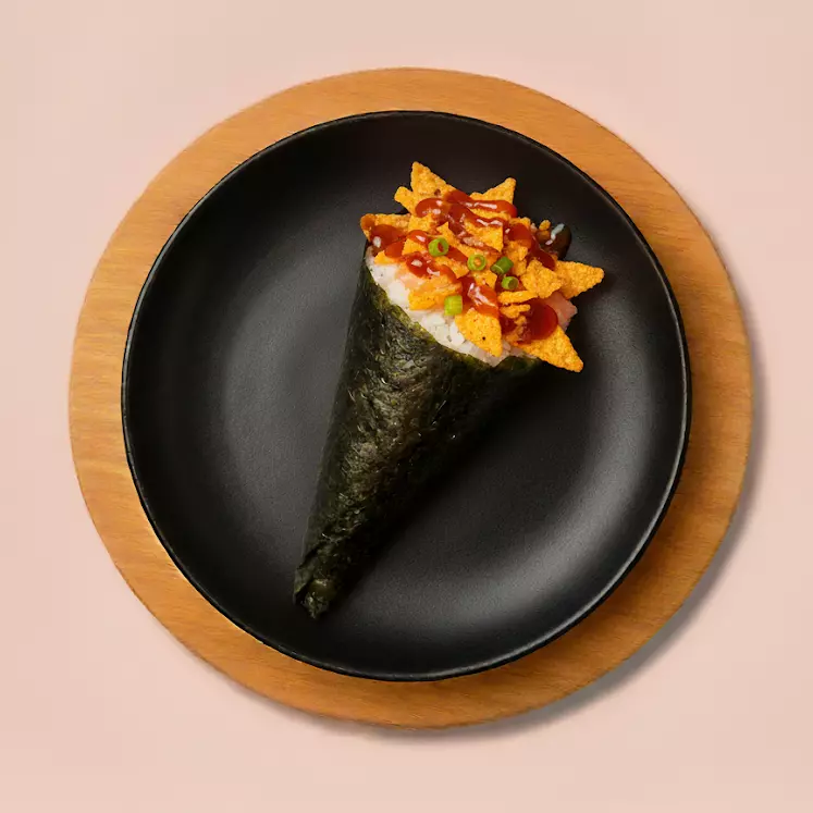 Temaki Salmão e doritos.