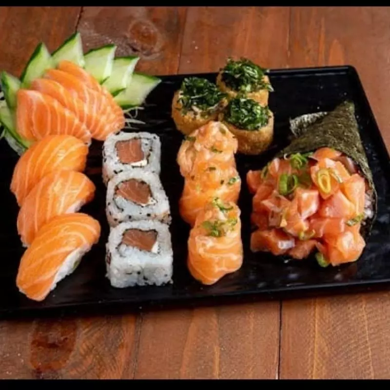 Combo 16 unidades + temaki salmão