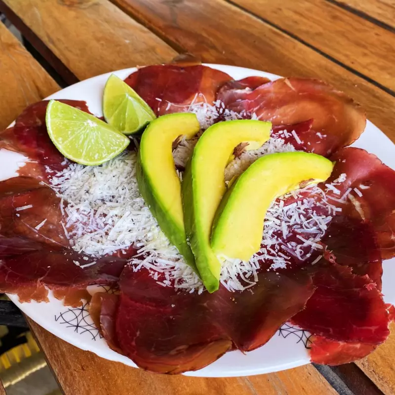 Bresaola parmesano y limón