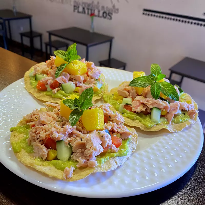 Tostadas con Atún y mango