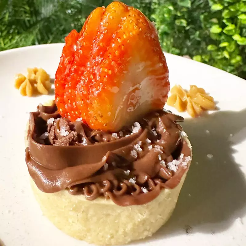 TORTA DE NUTELLA COM MORANGOS