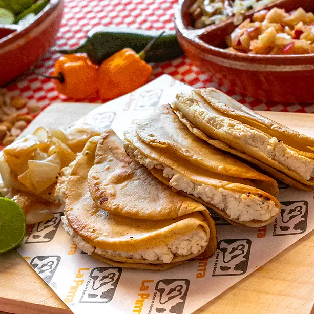 Taco de requeson dorado