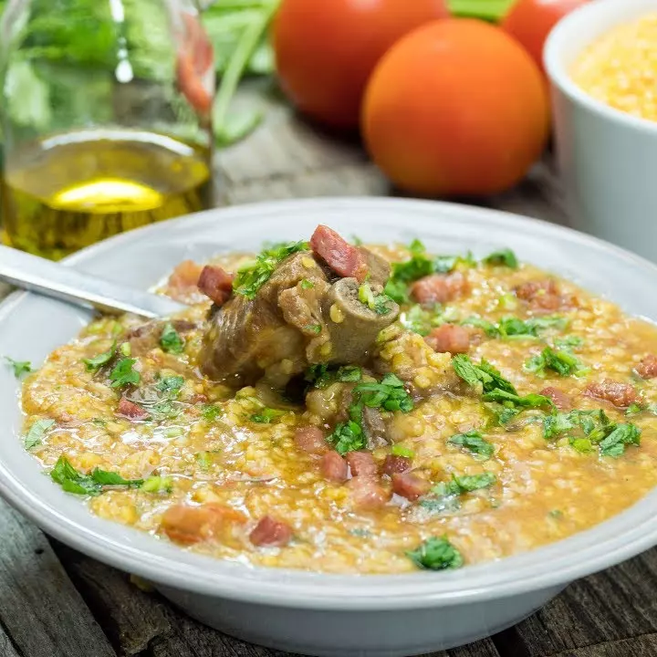 Canjica e carne de porco (Péla Égua)