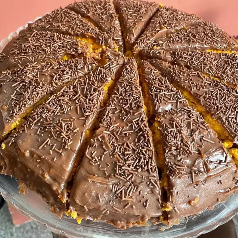 Bolo de Cenoura 20cm