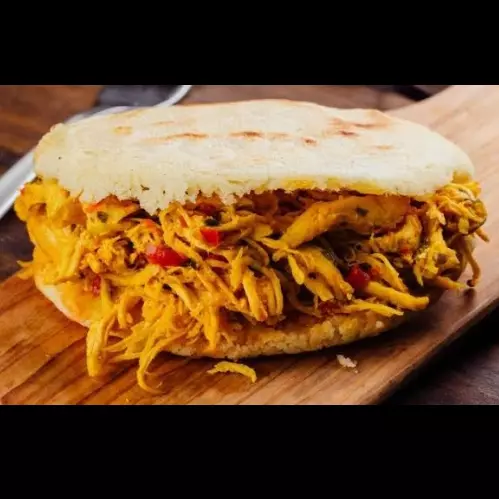 Arepa de Pollo Mechado