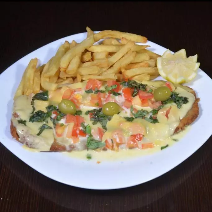 Milanesa Capresse con Papas Fritas