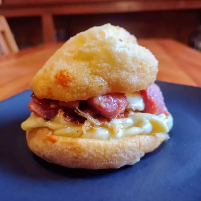 PÃO DE QUEIJO LINGUIÇA COM PROVOLONE