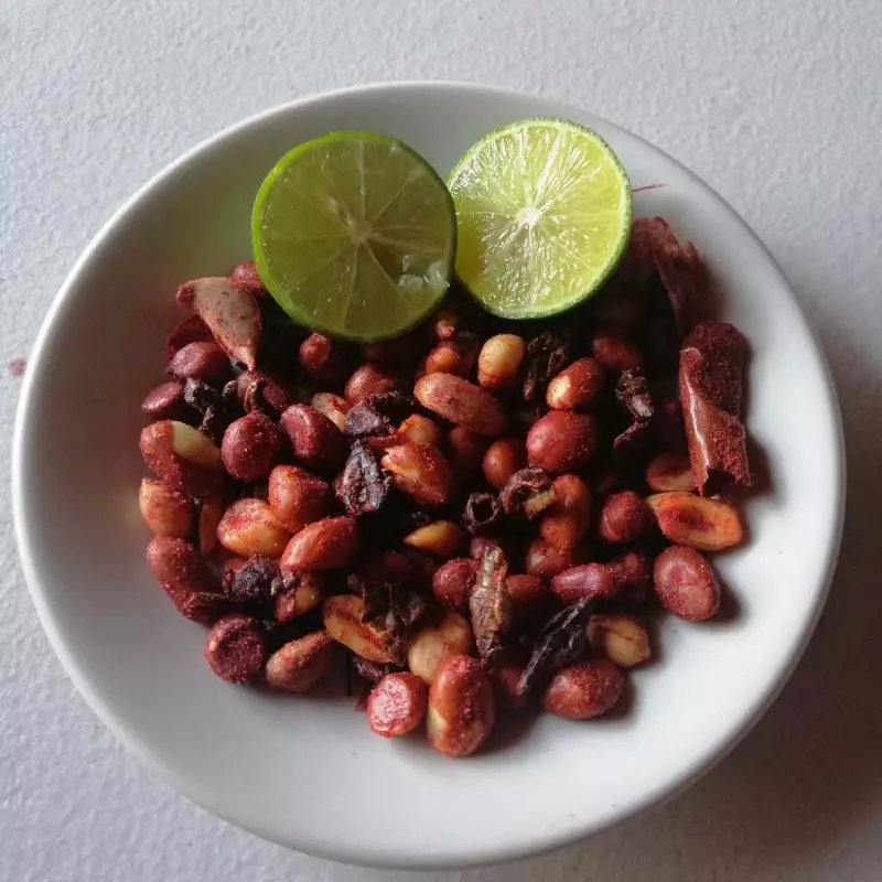 Chapulines con cacahuates