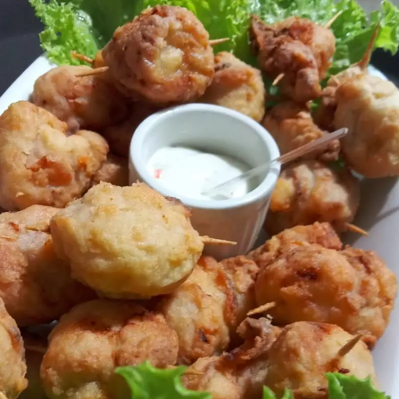 ROLÊ DE FRANGO COM QUEIJO E BACON