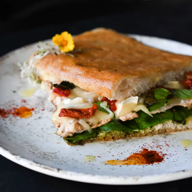 Panini de Pollo con Queso Camembert
