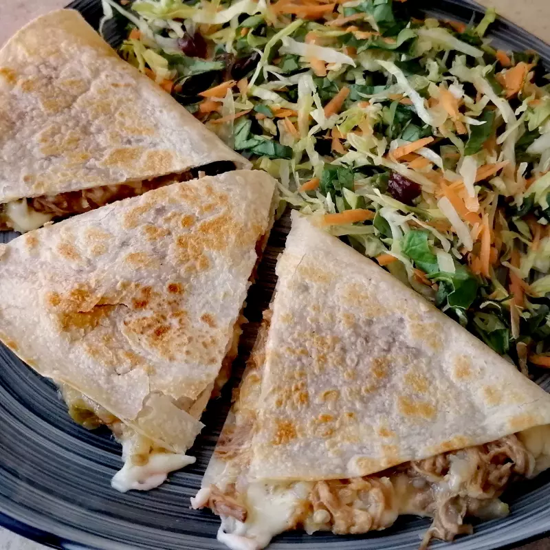 Quesadilla Deshebrada con Papas