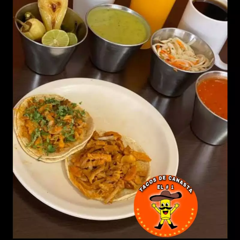 TACOS DE MAIZ CON TINGA