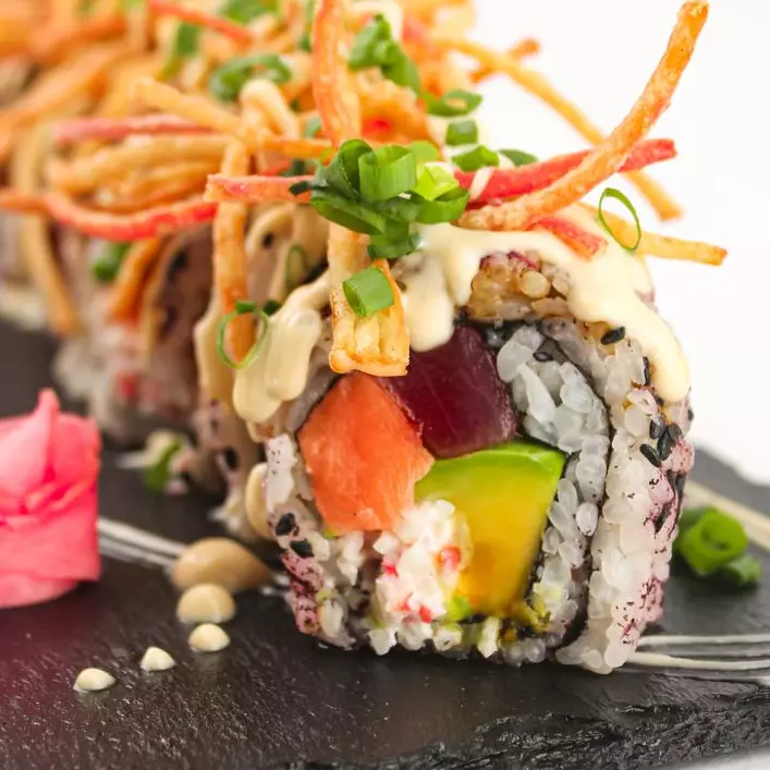 •Sushi Roll Fují