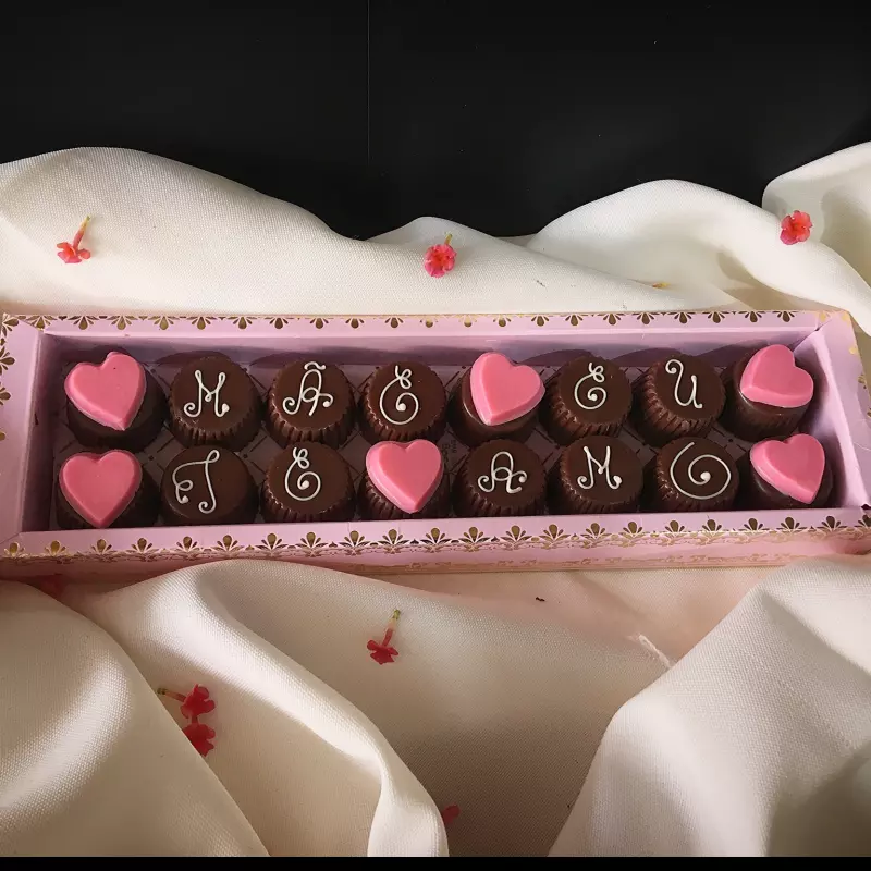 Caixa Vintage Decorada com bombons recheados