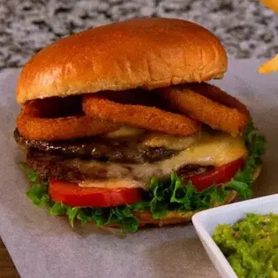 Malu Burger (incluye papas)