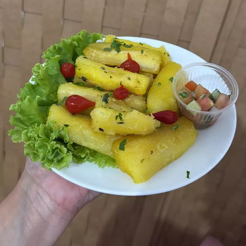 Mandioca Cozida (serve 2 pessoas)