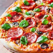 PIZZA VIENA (* Peperoni)