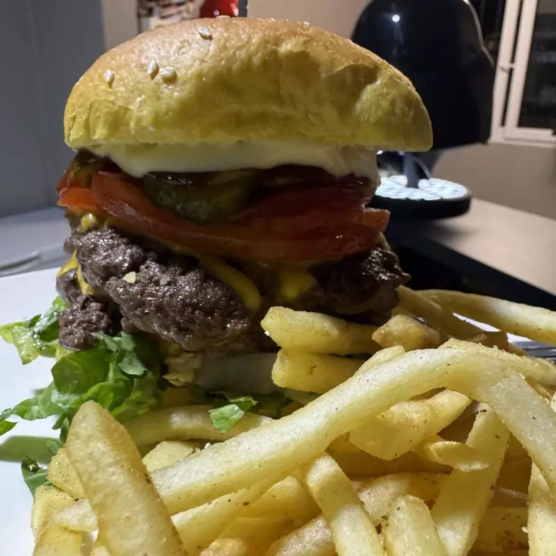 Promo Hamburguesa Doble+Papas+Bebida
