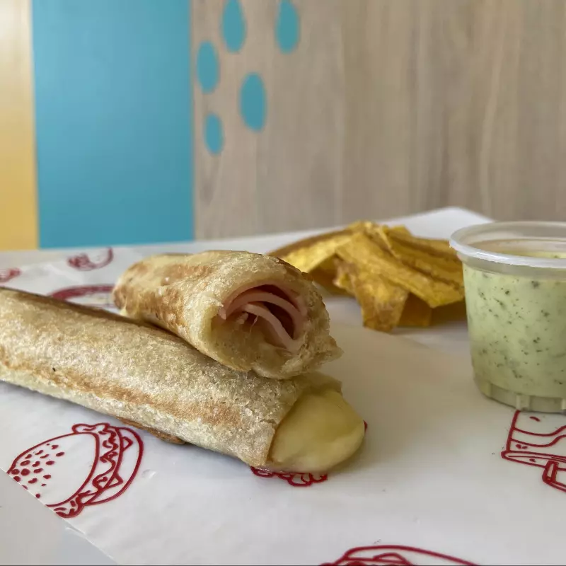 BREAD ROLL JAMON Y QUESO