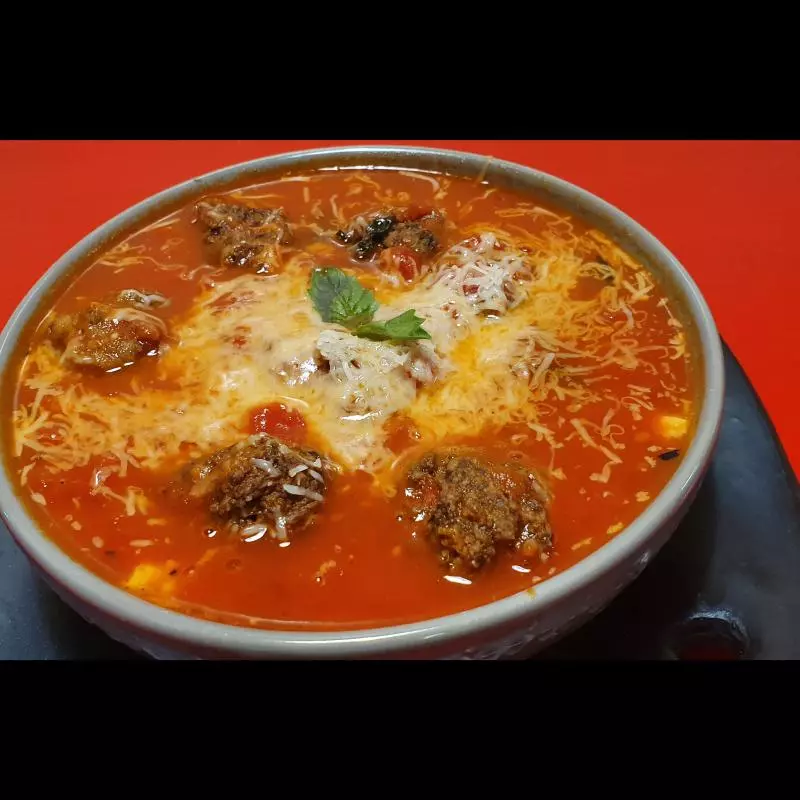 Albòndigas a la picaRosso en sopa napolitana