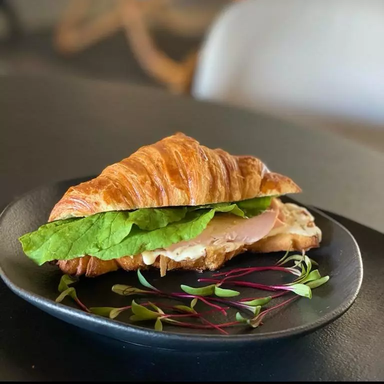 Croissant de peito de peru