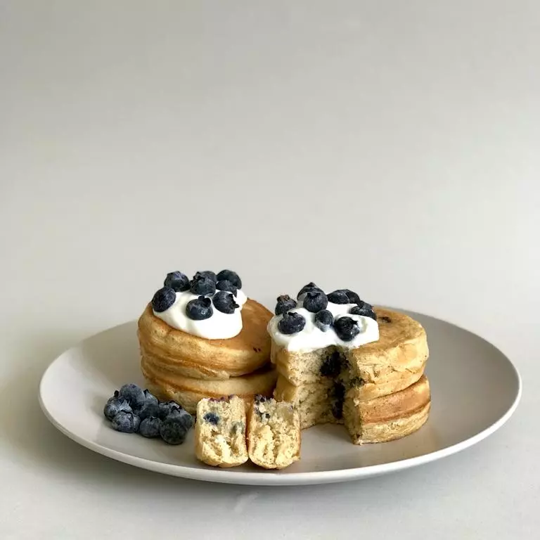 PANCAKES RELLENO BLUEBERRY, RICOTTA