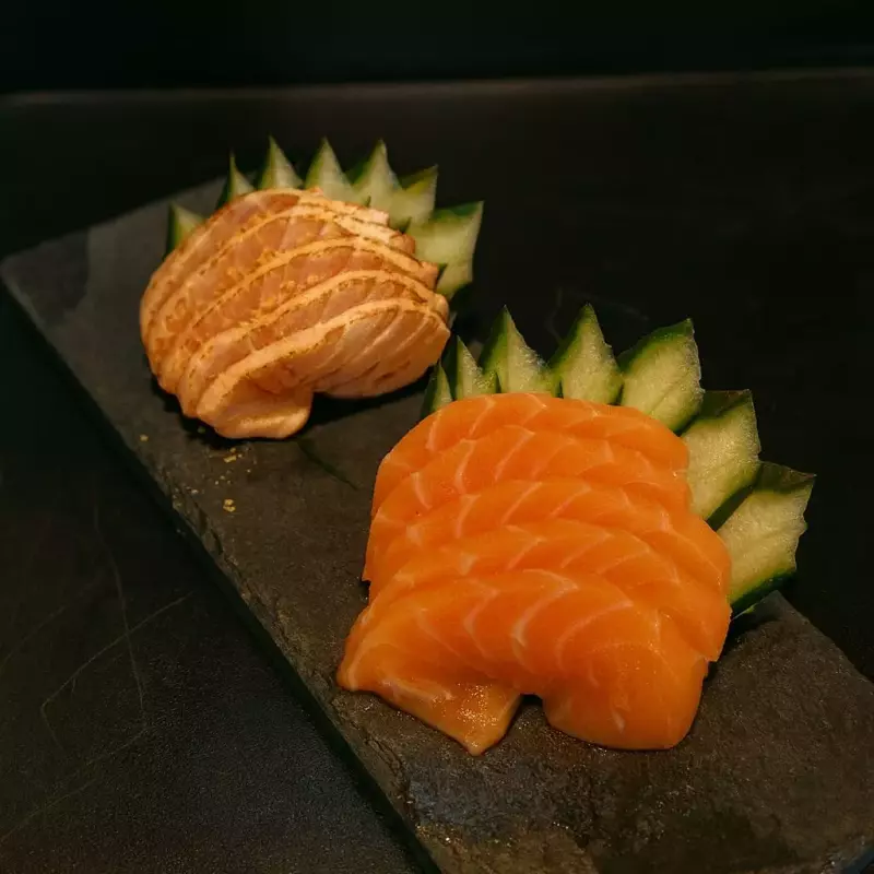 Salmão + salmão maçaricado (12 UND)
