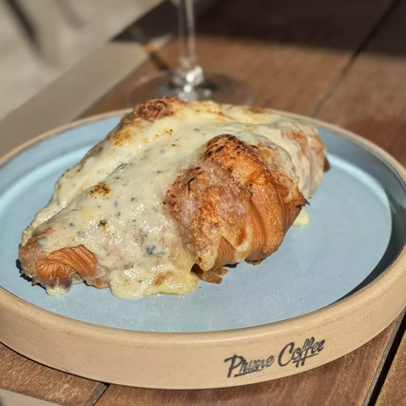 Croissant com quatro queijos