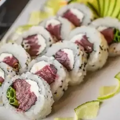 Uramaki de atum Filadélfia