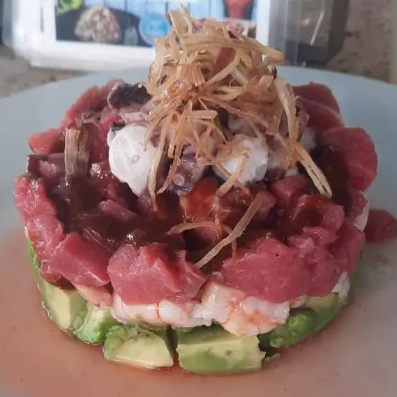 Tartar de Atun , camaron y pulpo
