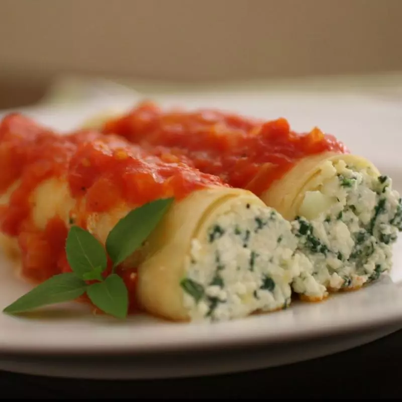 CANNELLONI DE ESPINAFRE COM RICOTA