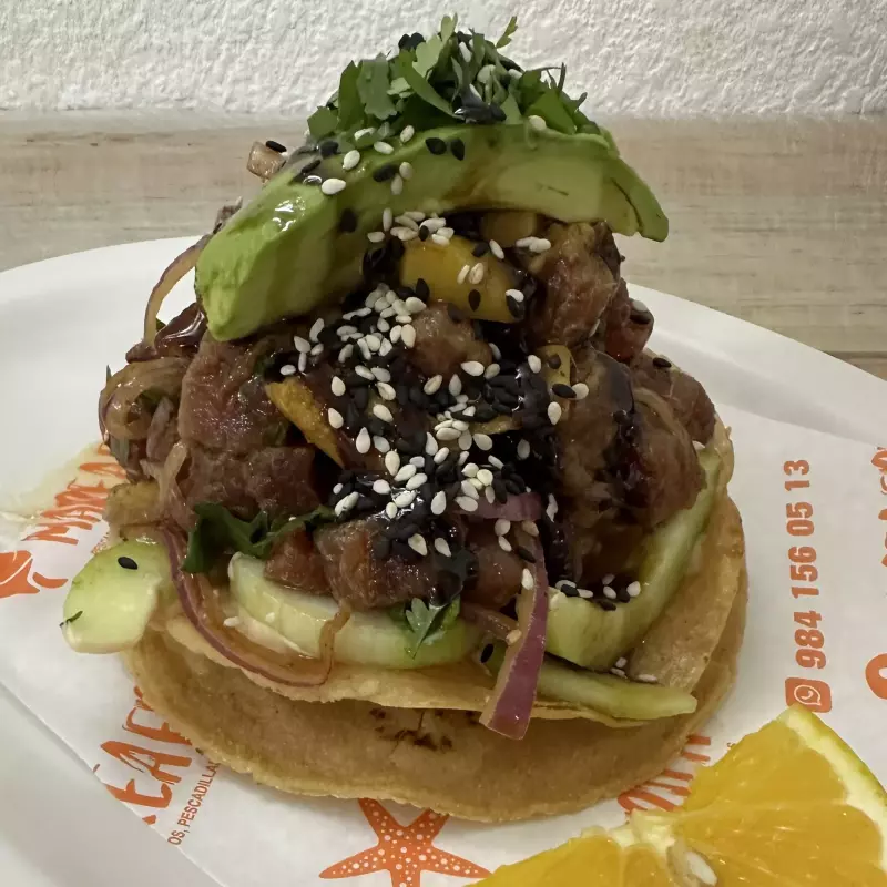 Tostada Lomo de Atún con mango