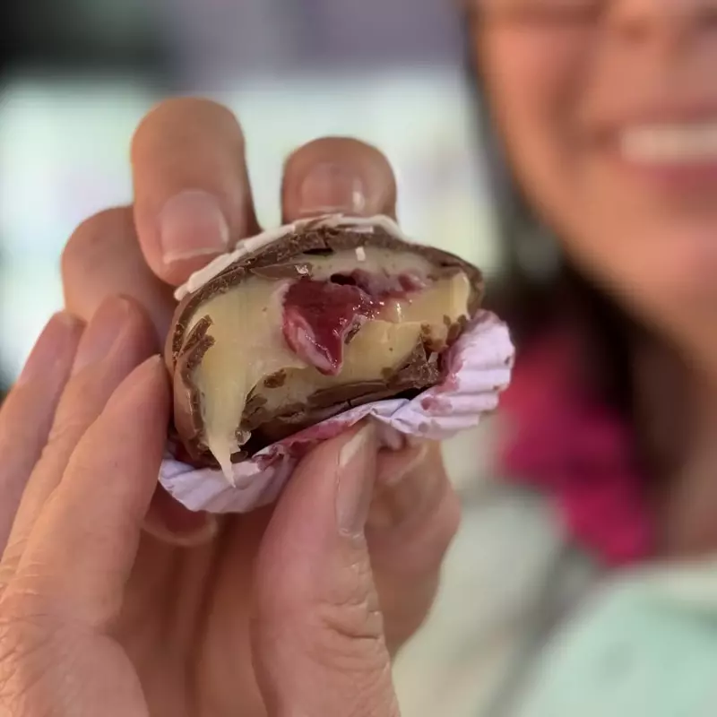 Bombom de ninho com frutas vermelhas