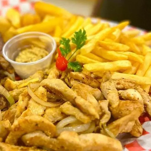 FILÉ DE FRANGO + FRITAS OU AIPIM