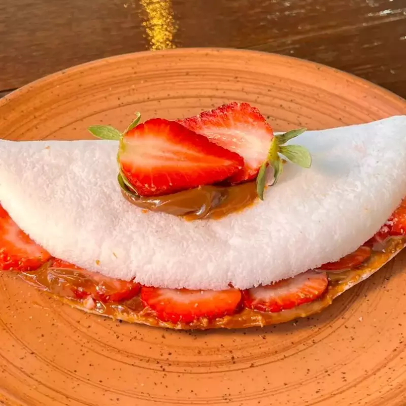 Tapioca de doce de leite e morango
