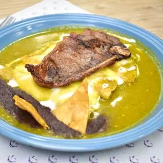 Chilaquiles con Roast beef