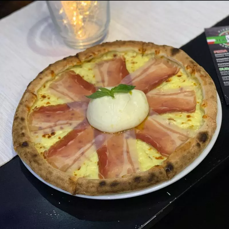 La reina Burrata y Speck