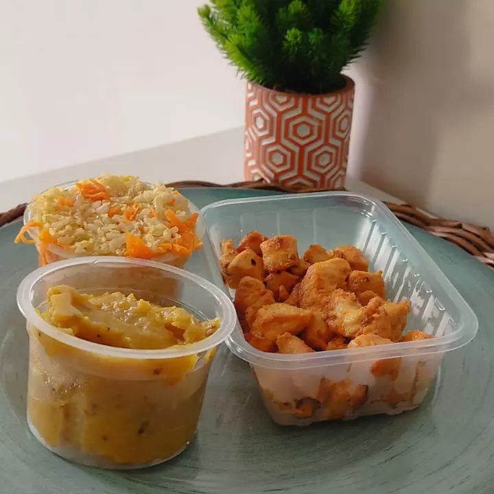 Frango em cubo com purê de banana(copy)