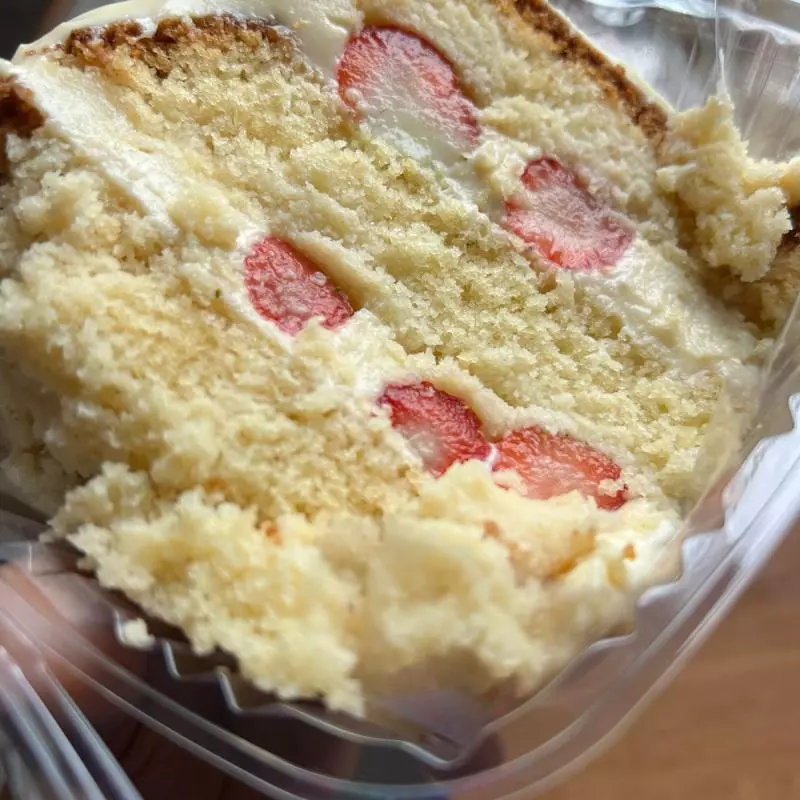 Fatia Bolo Ninho com Morango