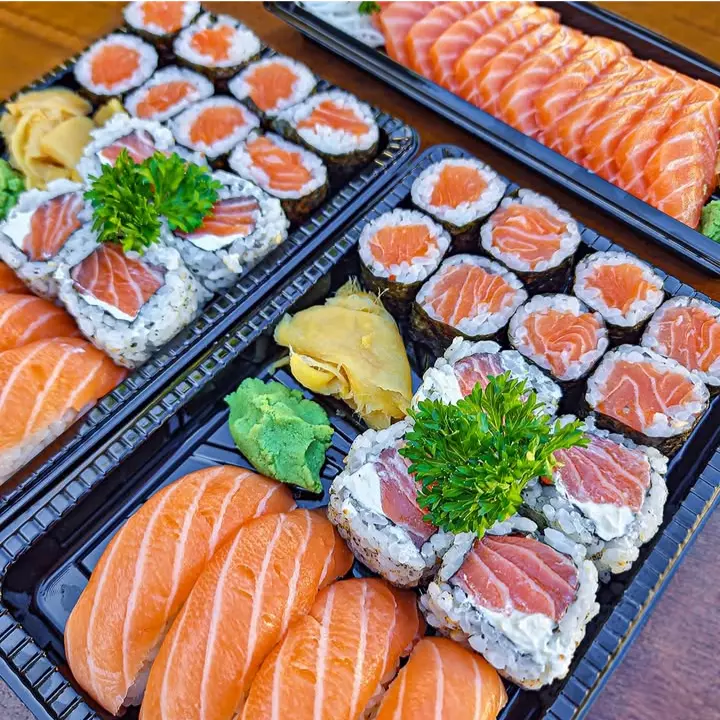 Combo Sushi tradicional salmão 16 pe