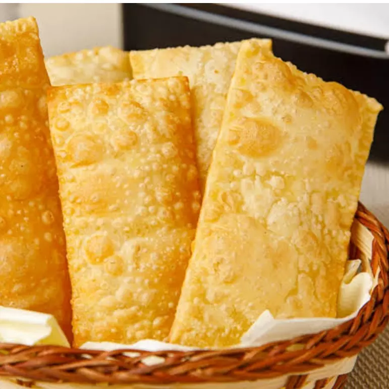 Pastel de calabresa com queijo