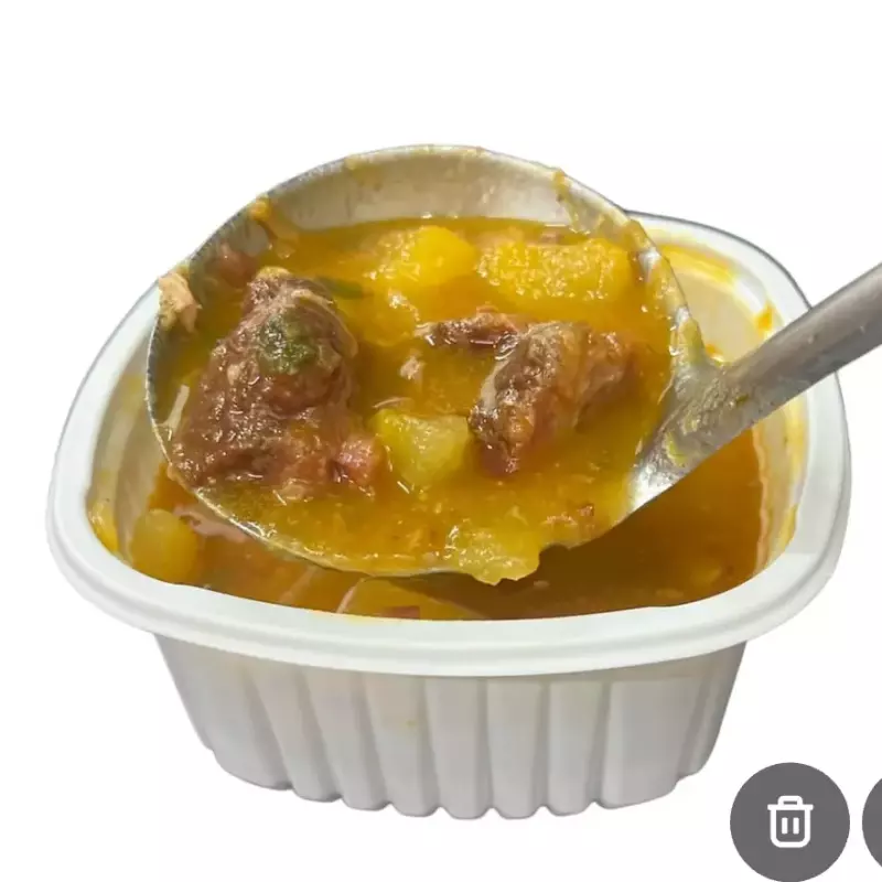 Sopa Mandioq Salsa e costela defumad