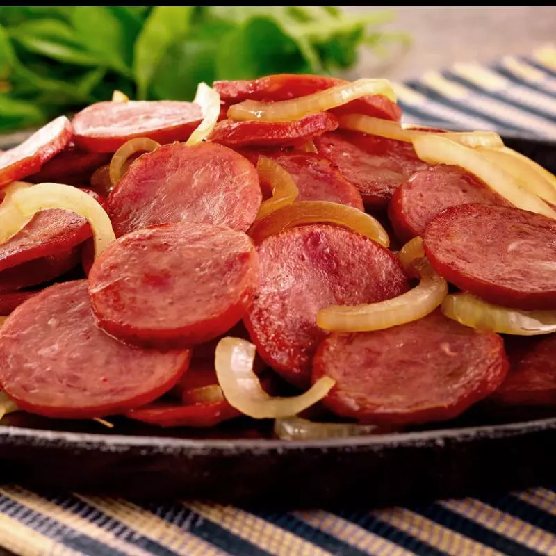 Calabresa Acebolada